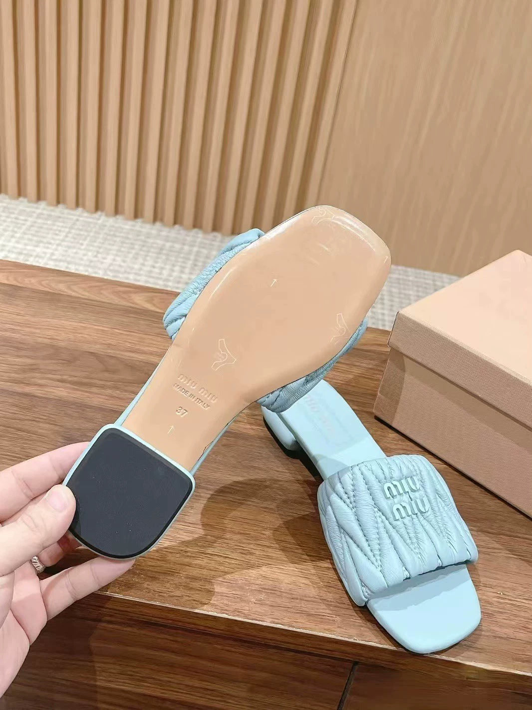 M 25 Spring and Summer New Soft Lambskin Wrinkled Sandals