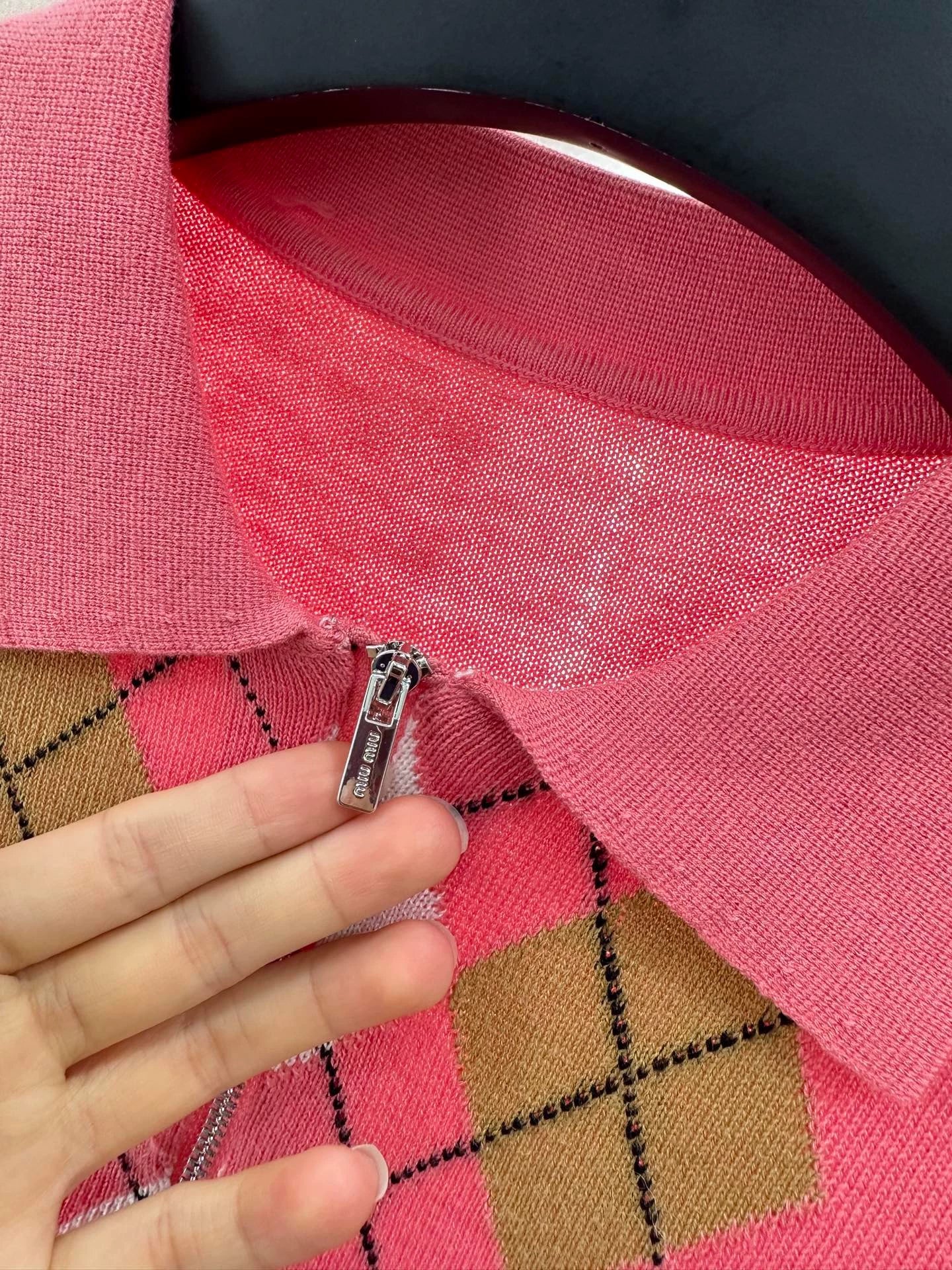 M 25 Lapel diamond knit long-sleeved top.