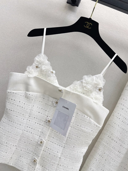 C New Spring/Summer 3D Flower Embellished Camisole with Waist Chain, High-Waisted Skirt