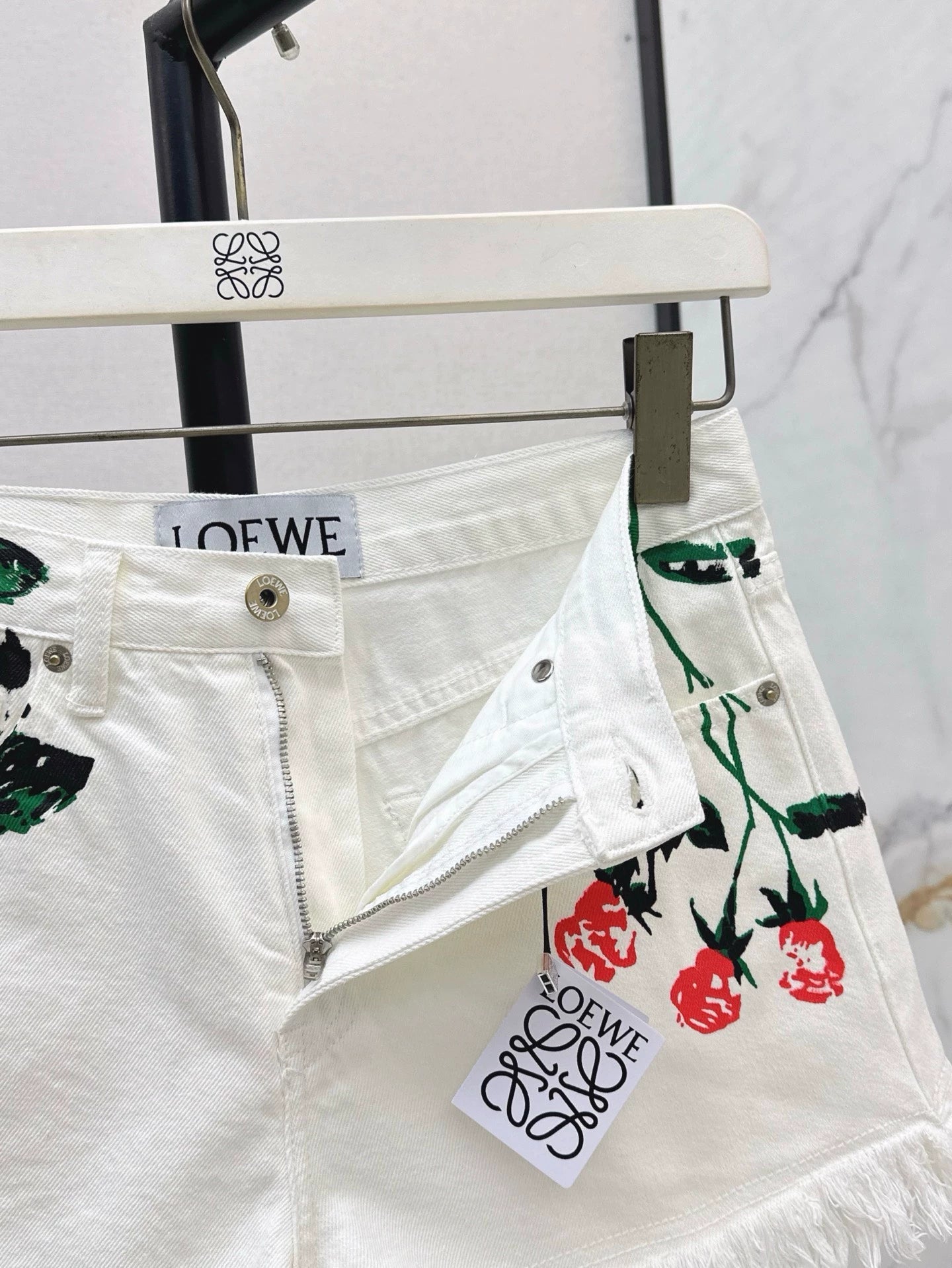 LO 25 Spring/Summer New Resort Collection Rose Print White Denim Shorts