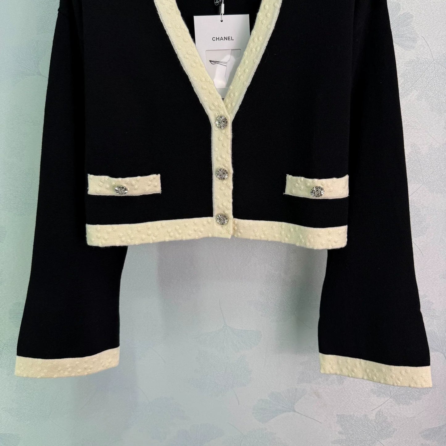 2025 Summer New Arrival Black and White Contrast Knitted Cardigan