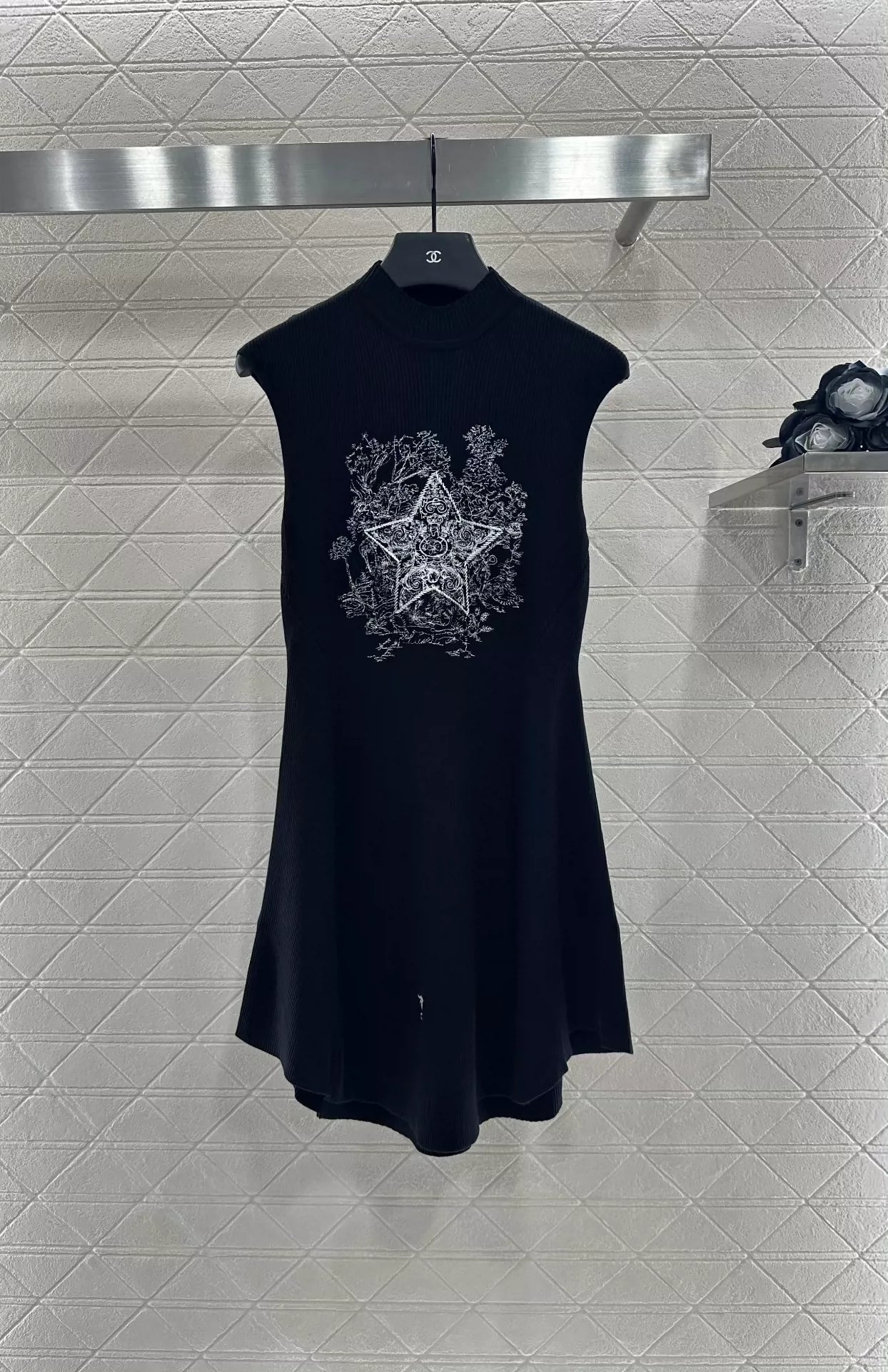 D 2025 Early Autumn New Embroidered Five-pointed Star Knitted Vest Dress(beigi,gray,black)