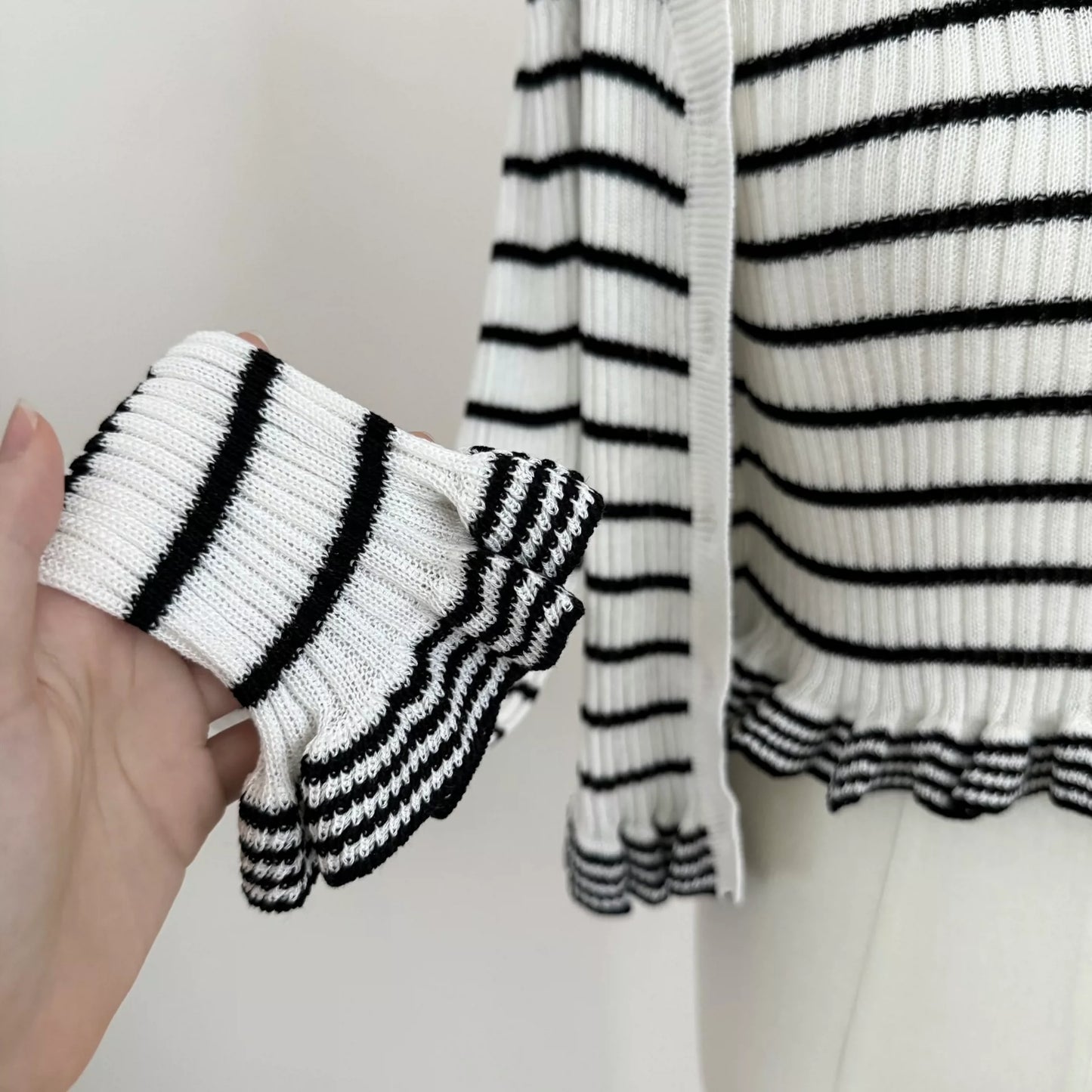 D 25 Veste cardigan à col en V en tricot rayé