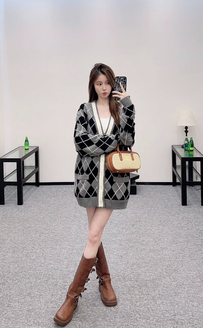 G 25 Diamond jacquard long knit cardigan.