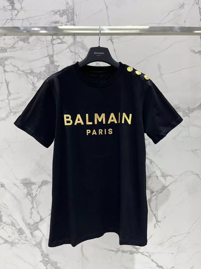 BA 25 Neues bedrucktes T-Shirt mit Knopfverzierung