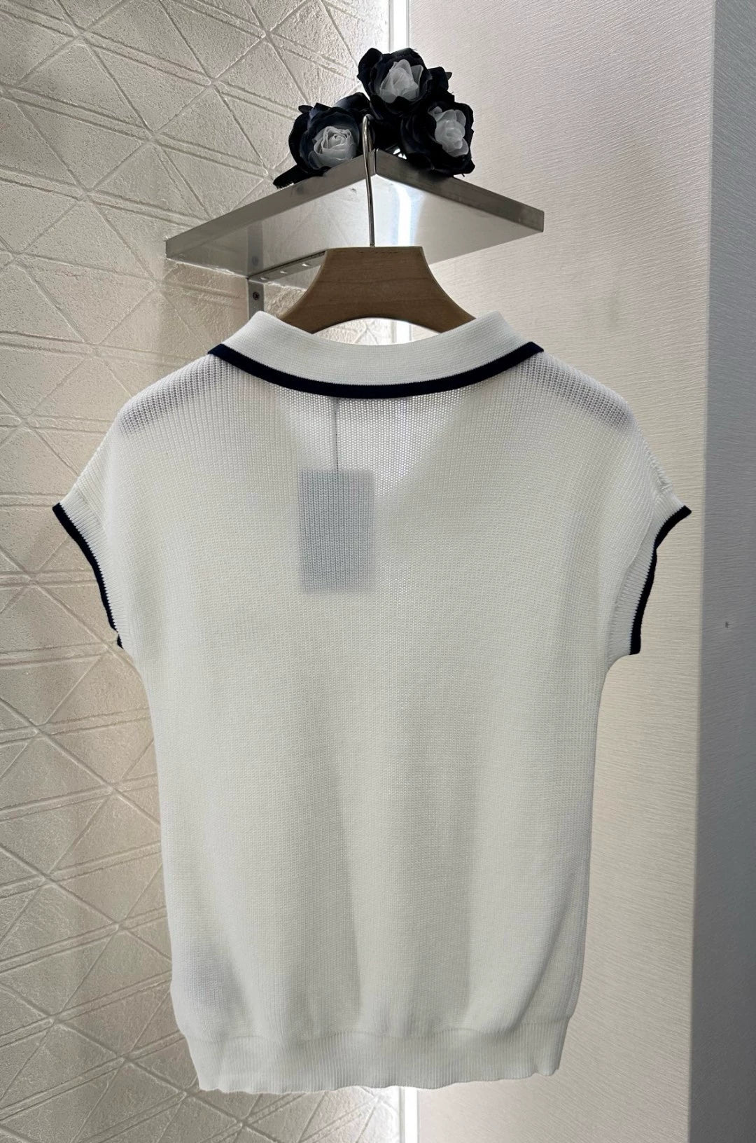 V 25 neues kurzärmliges Top mit Schleife 