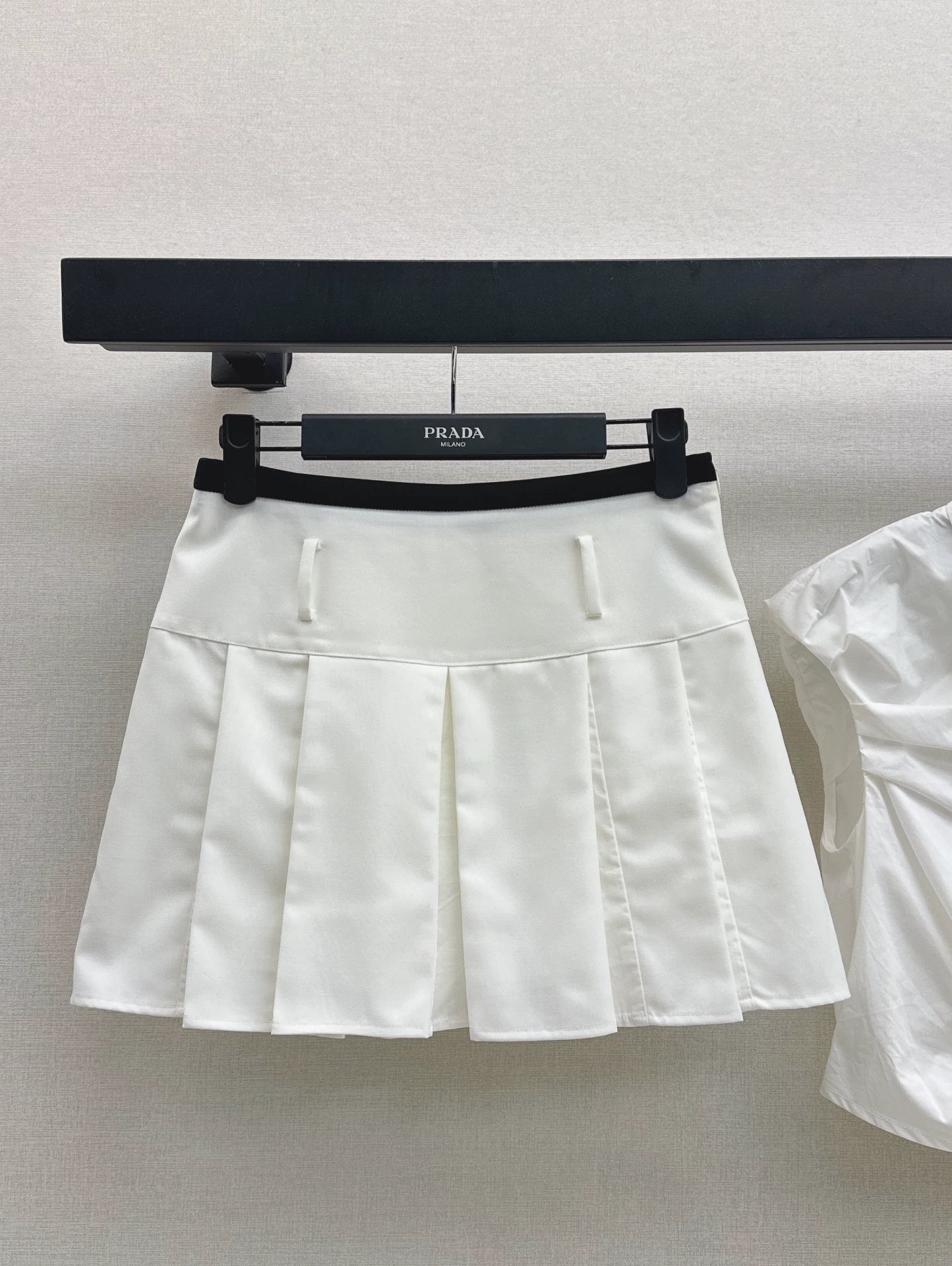 P 25 New Pleated bud sleeve blouse + pleated half skirt set