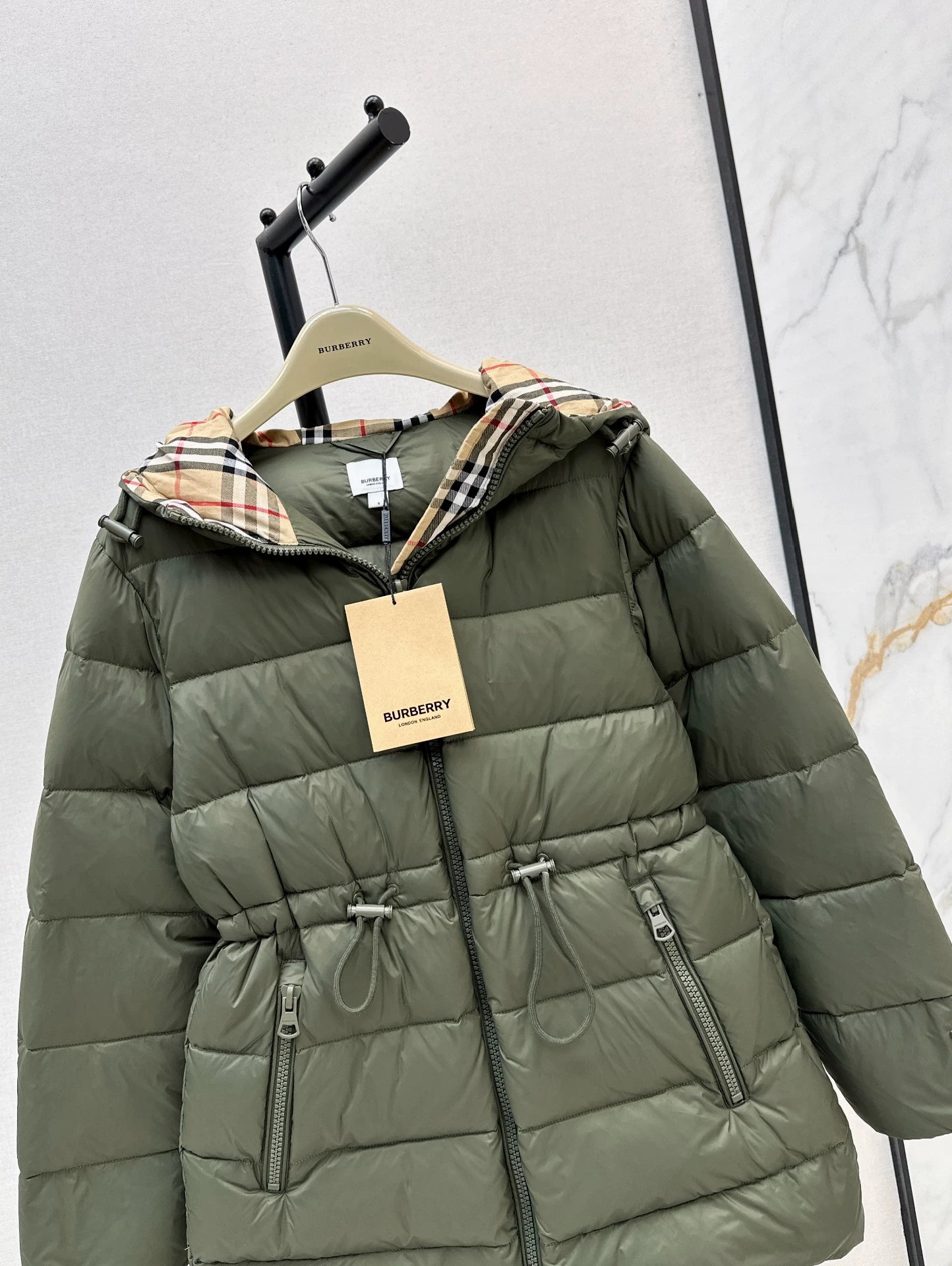 BRU 25fw Hooded, drawstring-waisted down jacket
