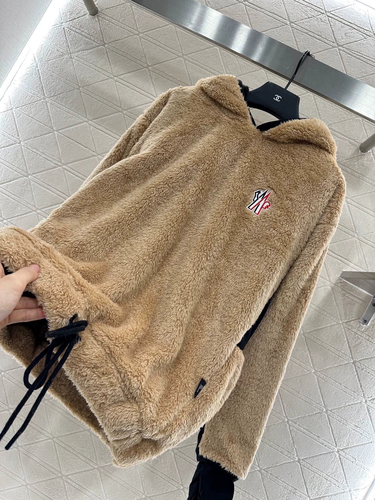 Mon 25 Hooded Teddy Lambswool Pullover Sweatshirt