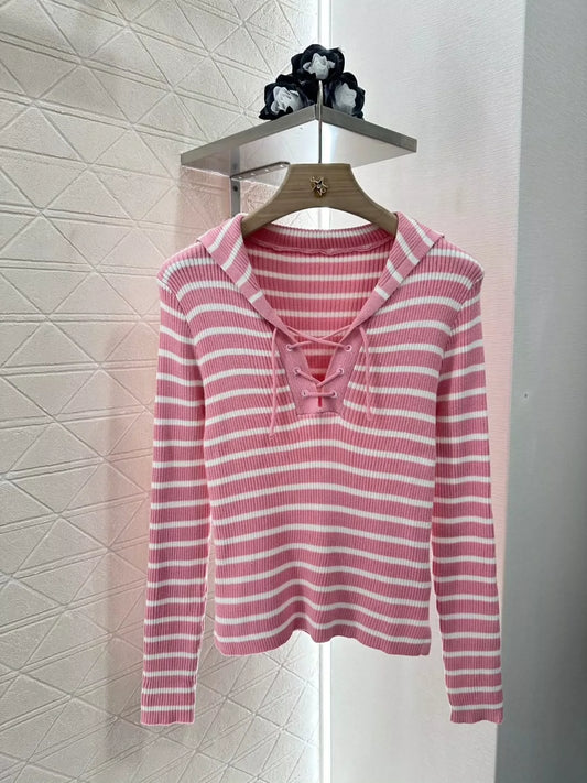 D Spring/Summer 25 Shawl-neck striped knit long-sleeve top.