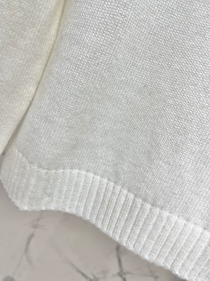 D 25 New letter-print cashmere and wool sweater.