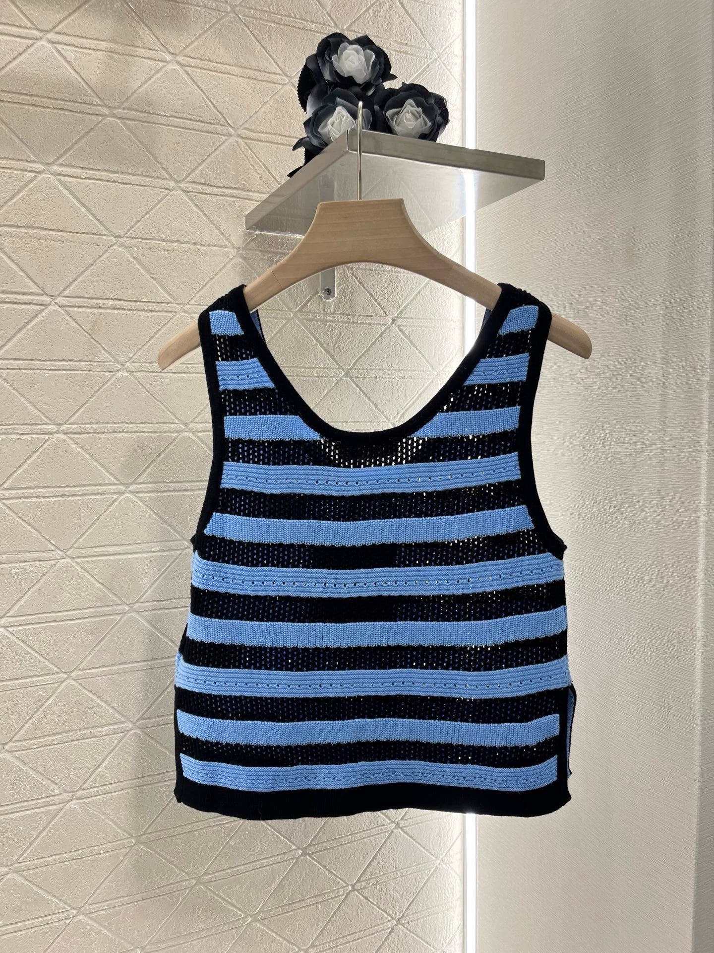 M 25 New Striped Cutout Knit Vest
