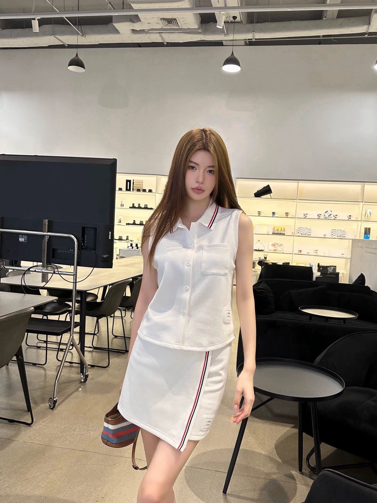 T 25 Sleeveless Top and Half Skirt Set(White Black)