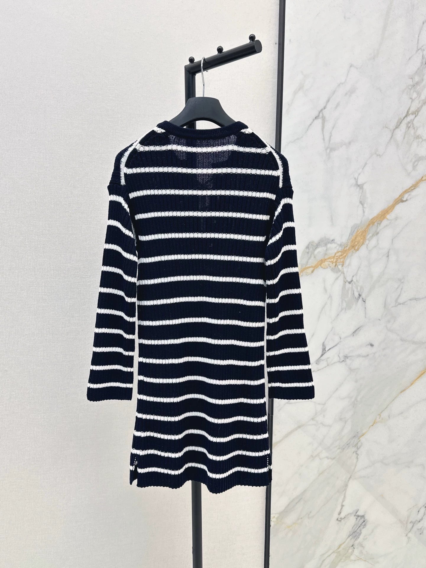 D 25 Early Autumn New Tie Striped Knitted Dress