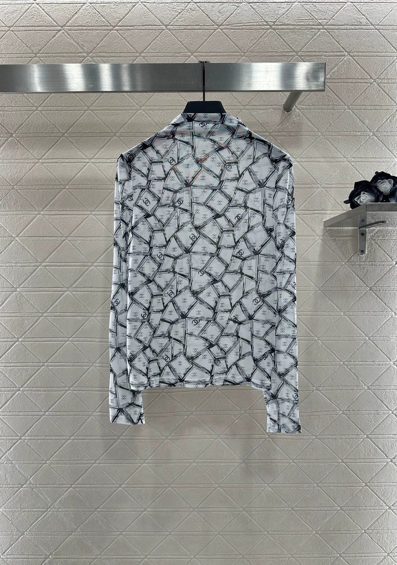 C 25 Slim-fit bottoming shirt