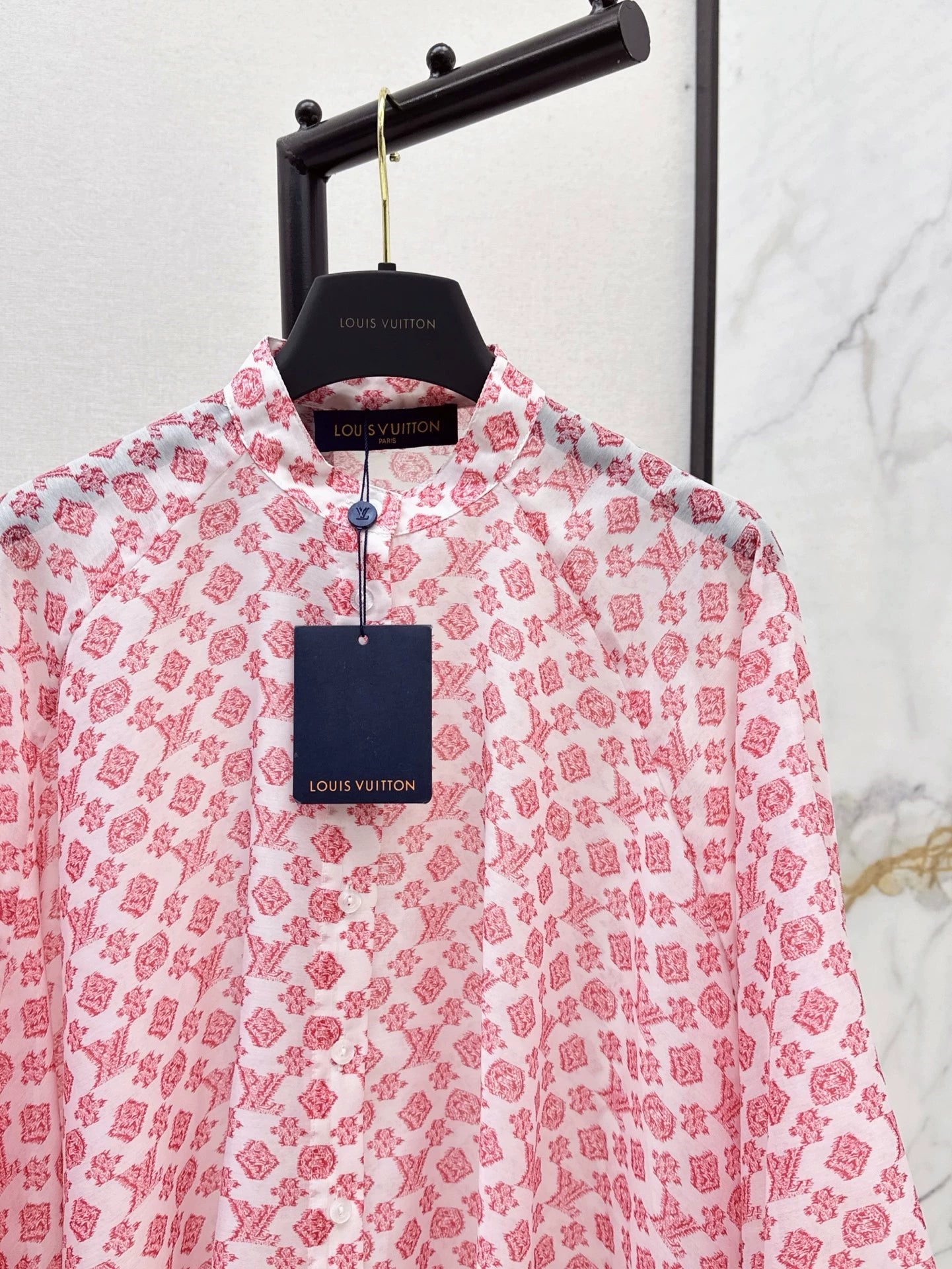 L 25 New irregular cape style shirt
