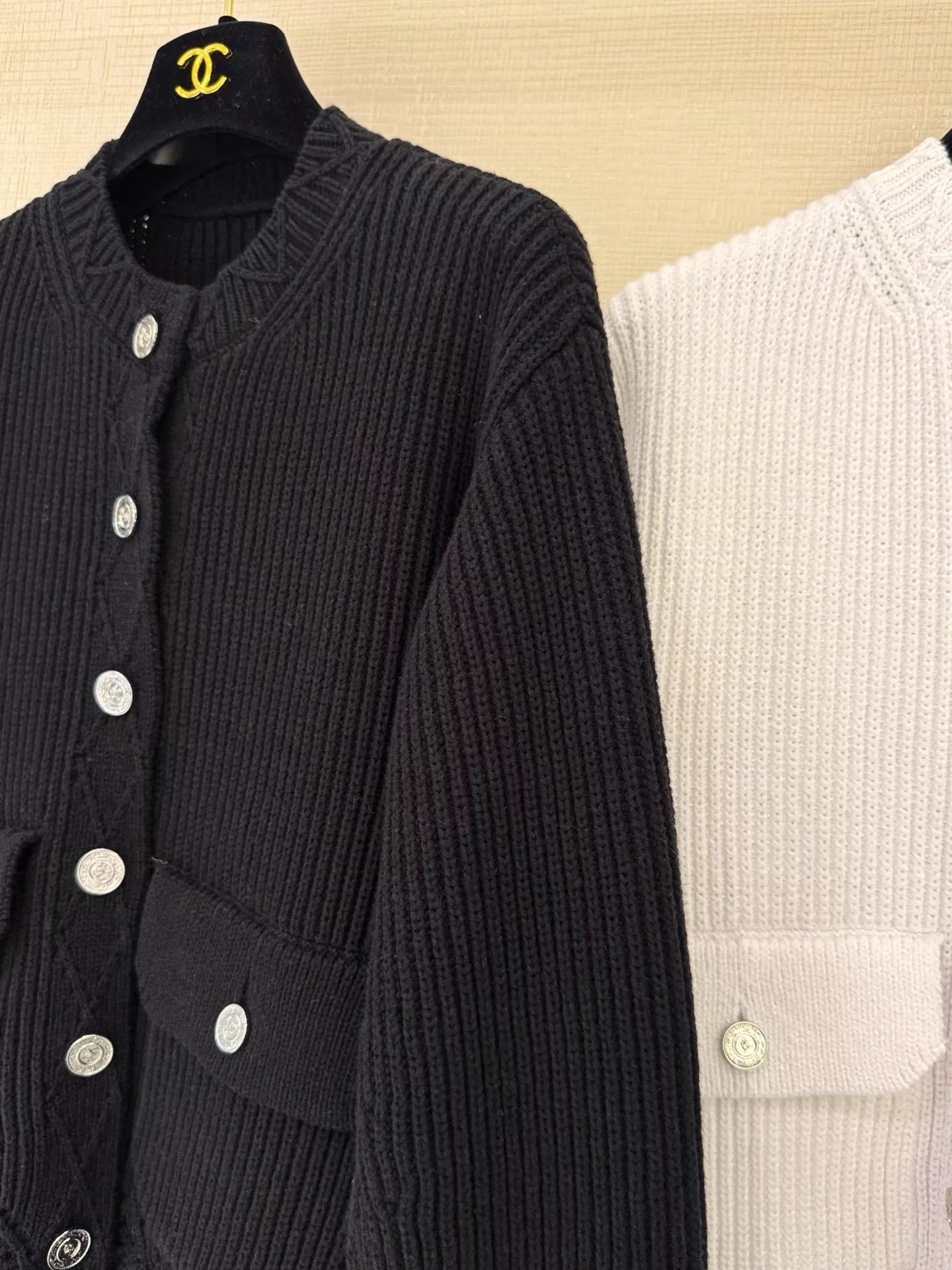 25 Early Autumn New Hollow Three-Dimensional Jacquard Double Pocket Round Neck Knitted Cardigan