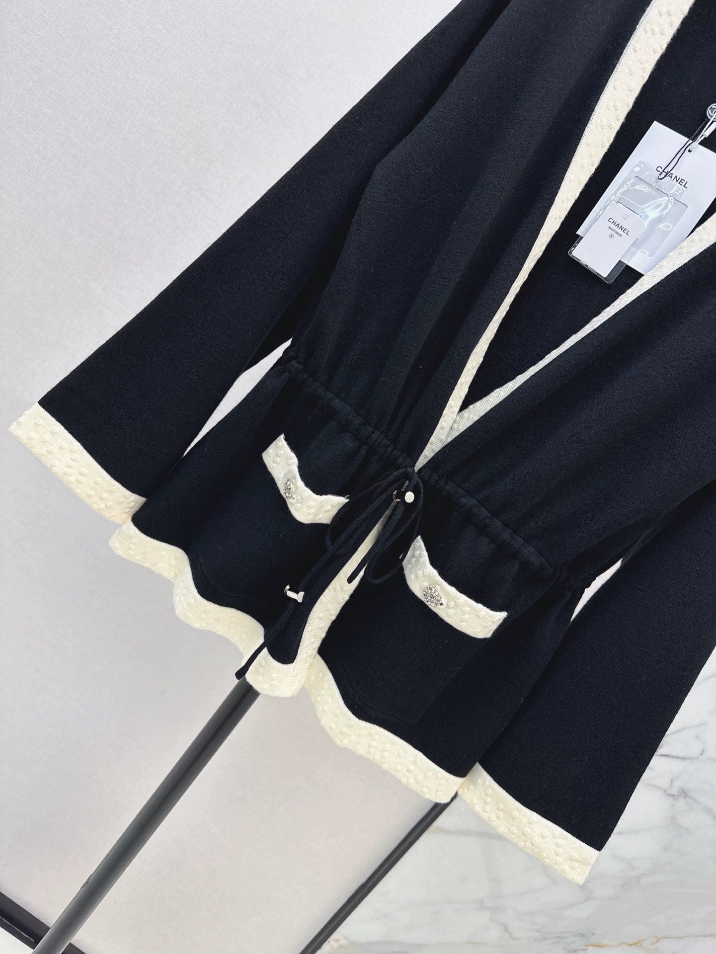 C 25 Black and white contrast knitted wool cardigan