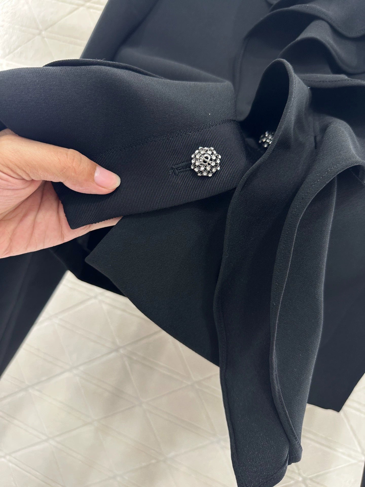 D 25 Fungus lace jacket and skirt suit