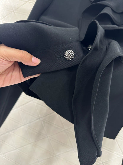 D 25 Fungus lace jacket and skirt suit