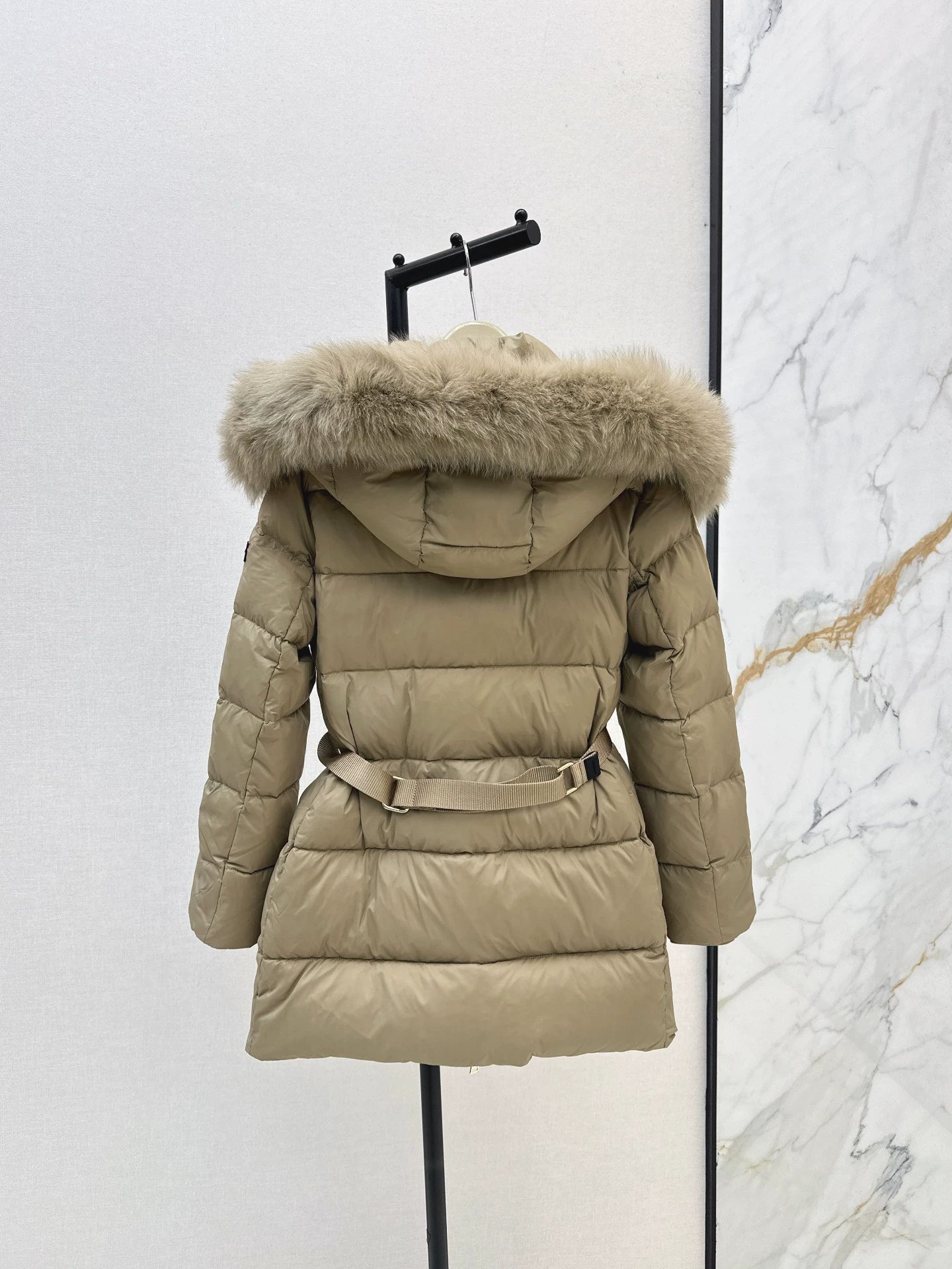 Bru 25fw Hooded slim-fit mid-length down jacket