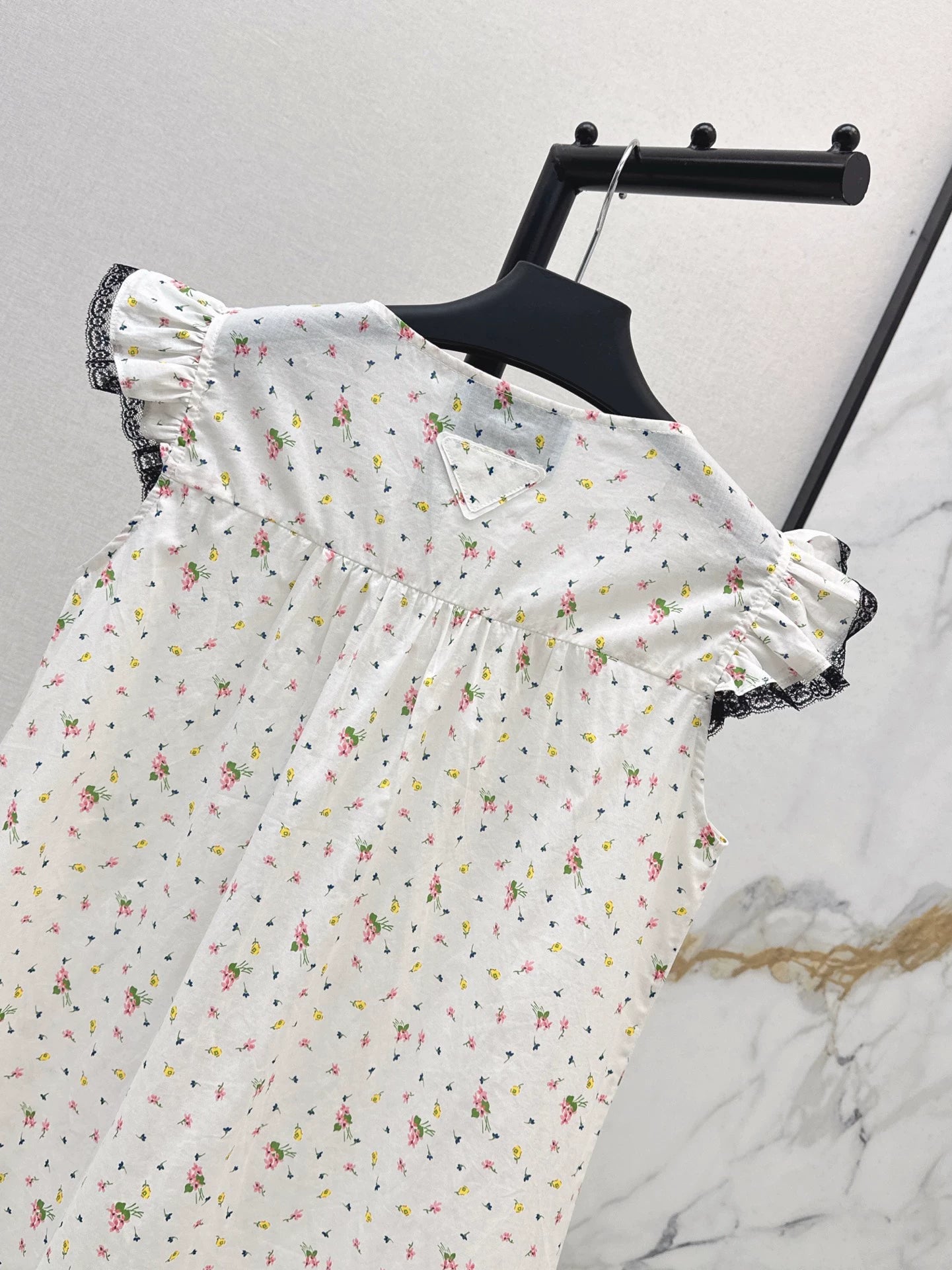 P 25 Spring/Summer New Style Lace Cuff Dress