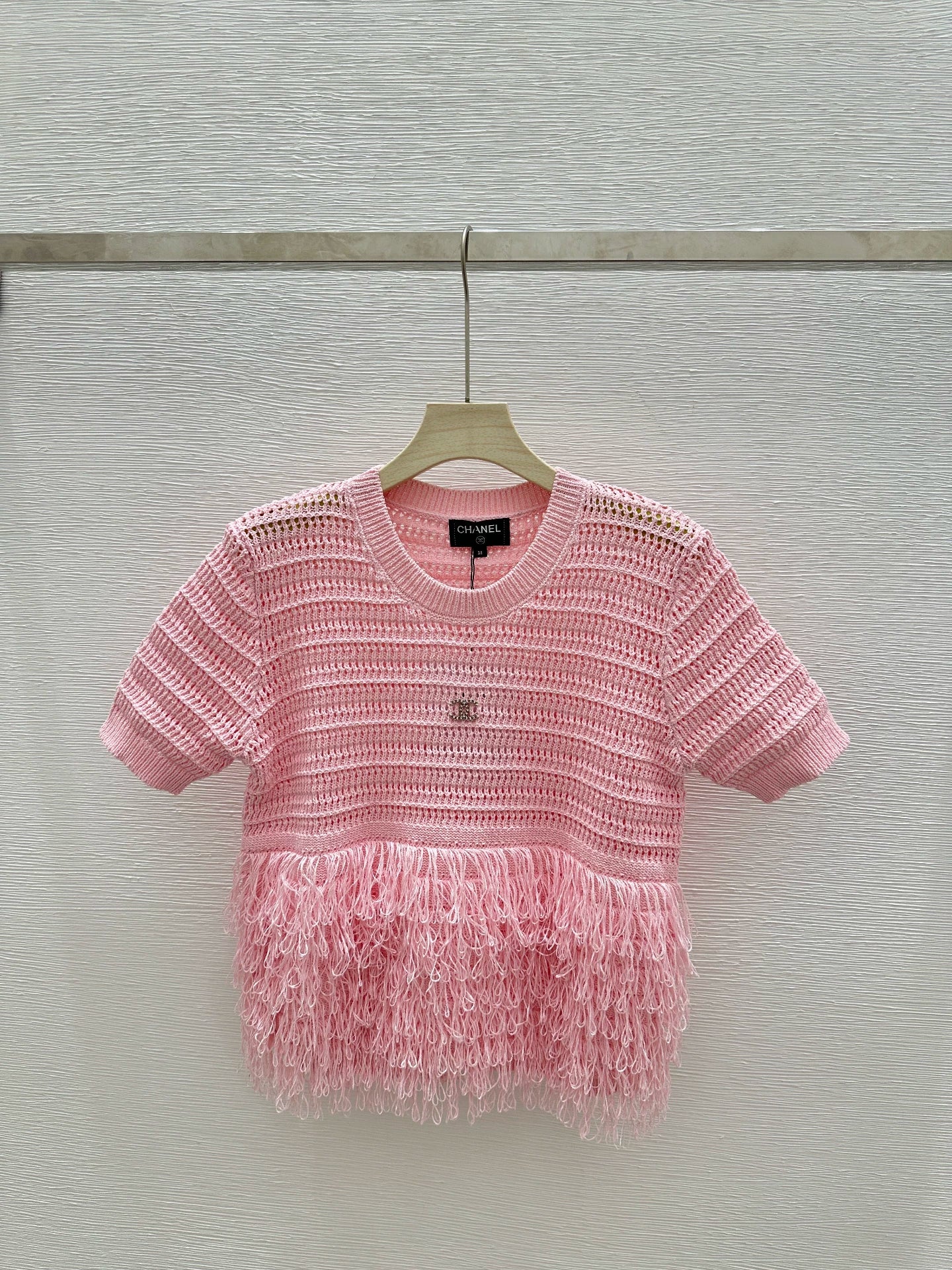 25 New Cutout Knit Splicing Tassel Metal Logo Vest