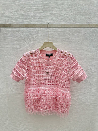 25 New Cutout Knit Splicing Tassel Metal Logo Vest