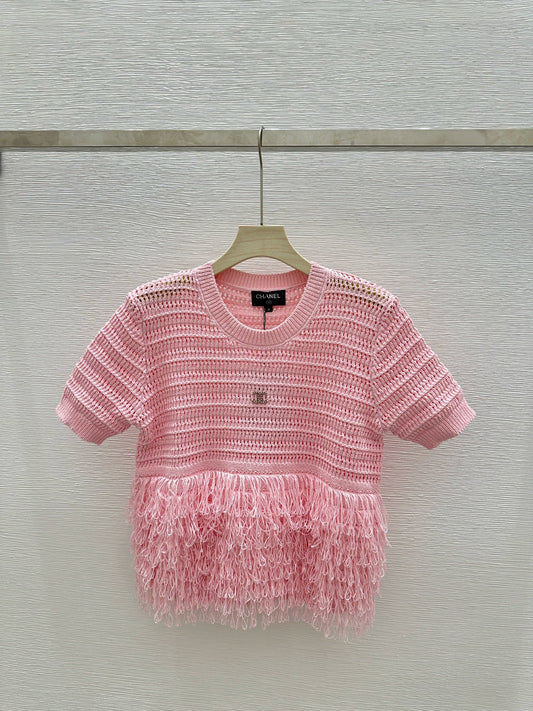 25 New Cutout Knit Splicing Tassel Metal Logo Vest