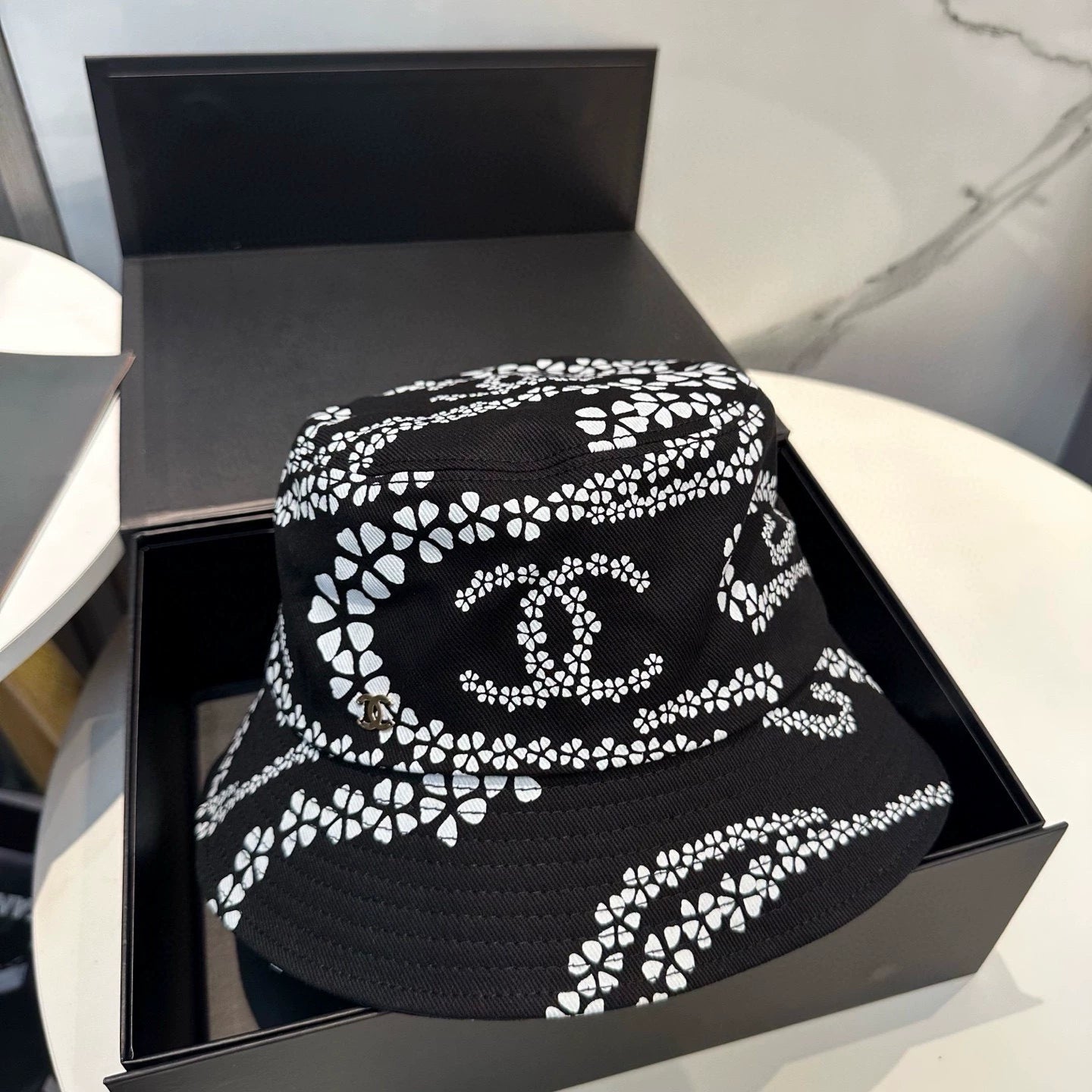 C 25 New Arrival Petal Print Bucket Hat