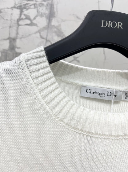 D 25 New letter-print cashmere and wool sweater.