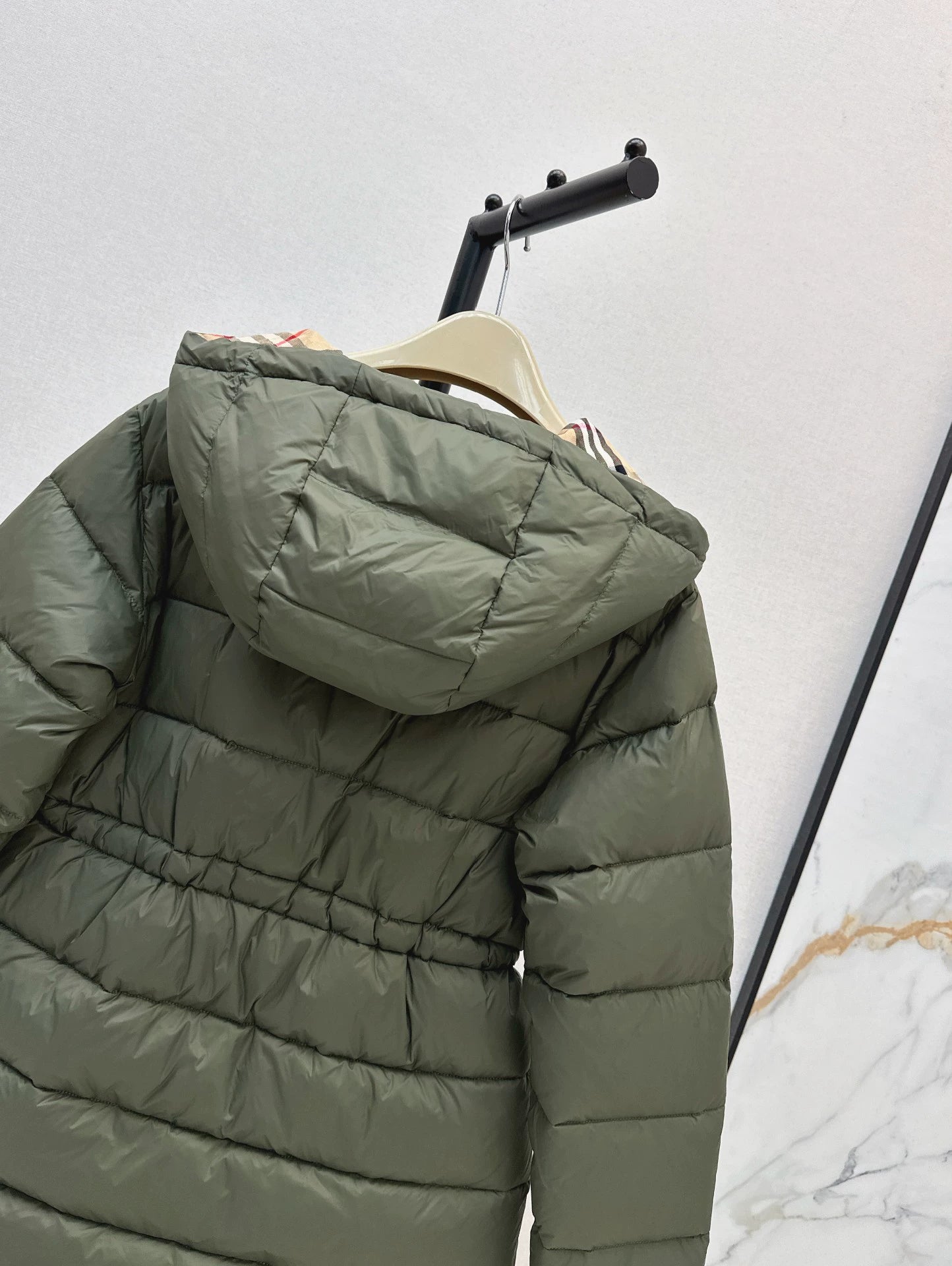 BRU 25fw Hooded, drawstring-waisted down jacket