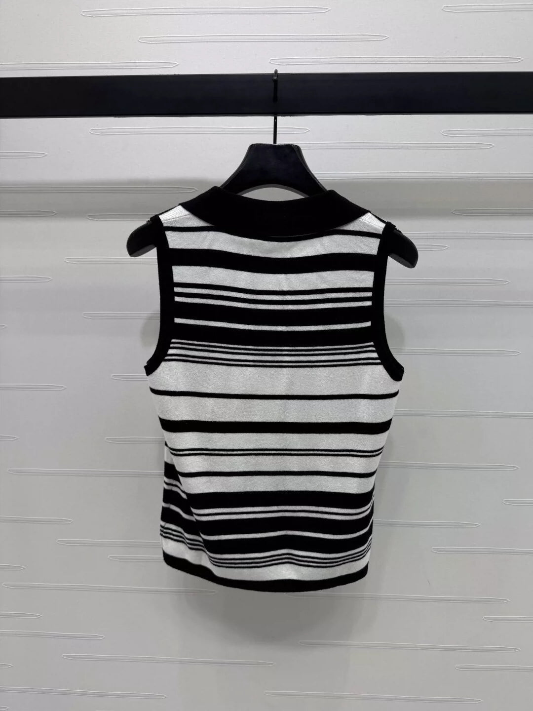 C 25 New Spring/Summer V-neck Embroidered Striped Knit Top Vest