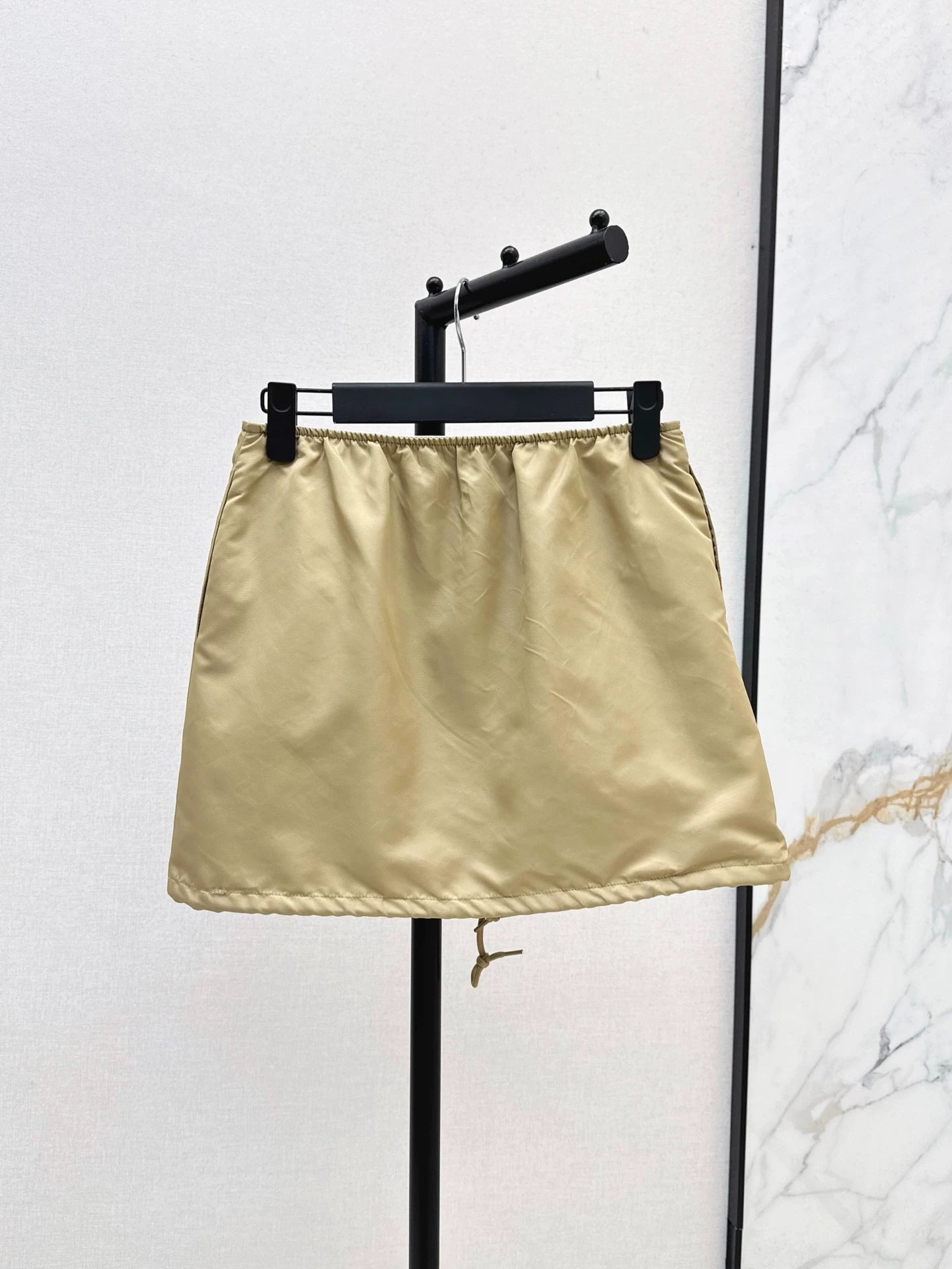 P 25 Nouvelle jupe mi-longue tendance printemps/été 