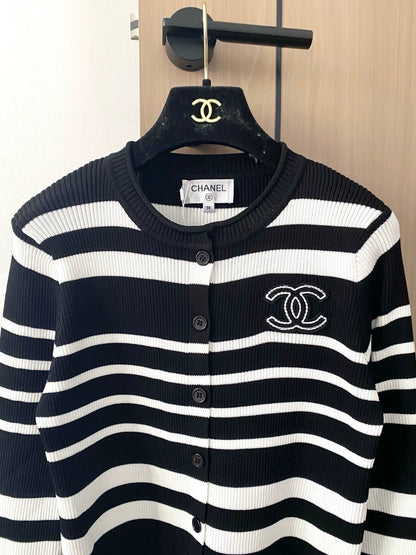 C 25 new striped round neck long sleeve knitted cardigan