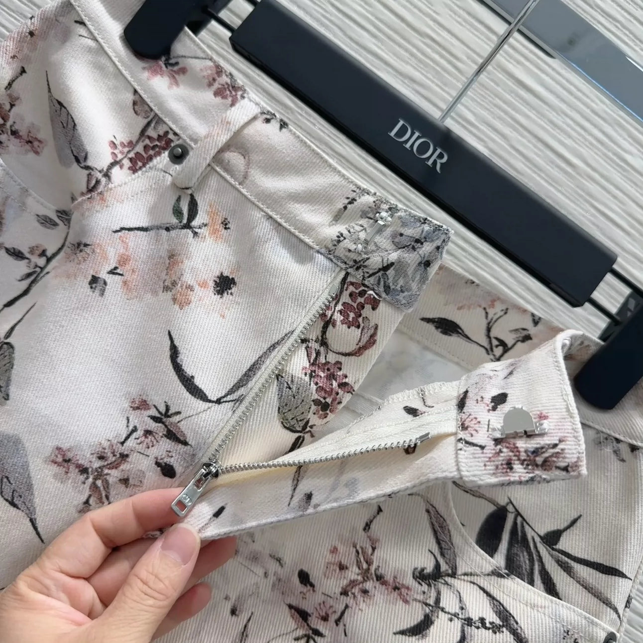 D 25 New Color-Crossing Printed Half Skirt