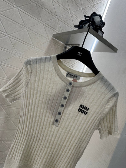 M 25 Vertical ribbed half-open placket knit short-sleeves