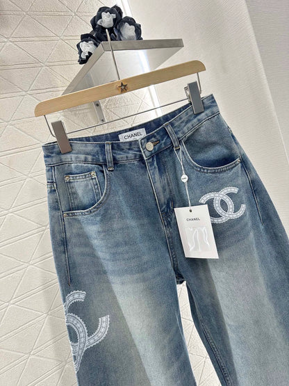 C 25 Lace-embroidered denim trousers
