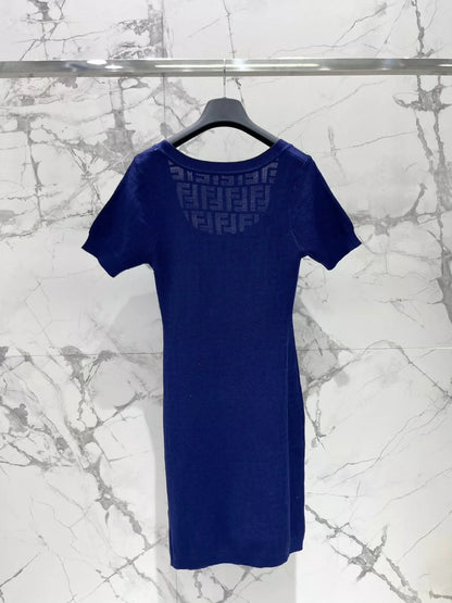 F 25 Kurzärmliges Strickkleid im neuen Stil mit geprägtem U-Ausschnitt 