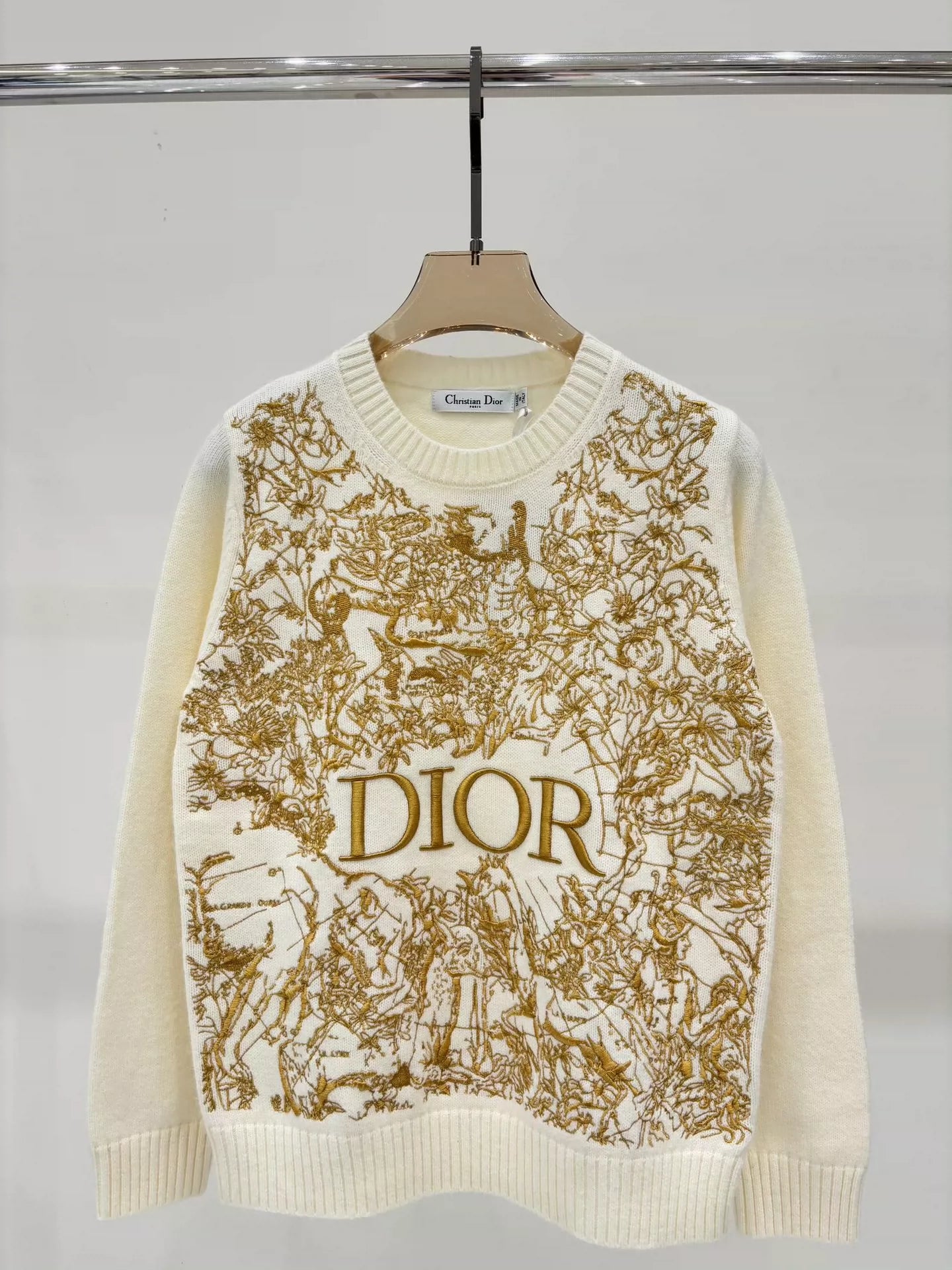 D 25 Gilded embroidered round neck long-sleeved knitted top