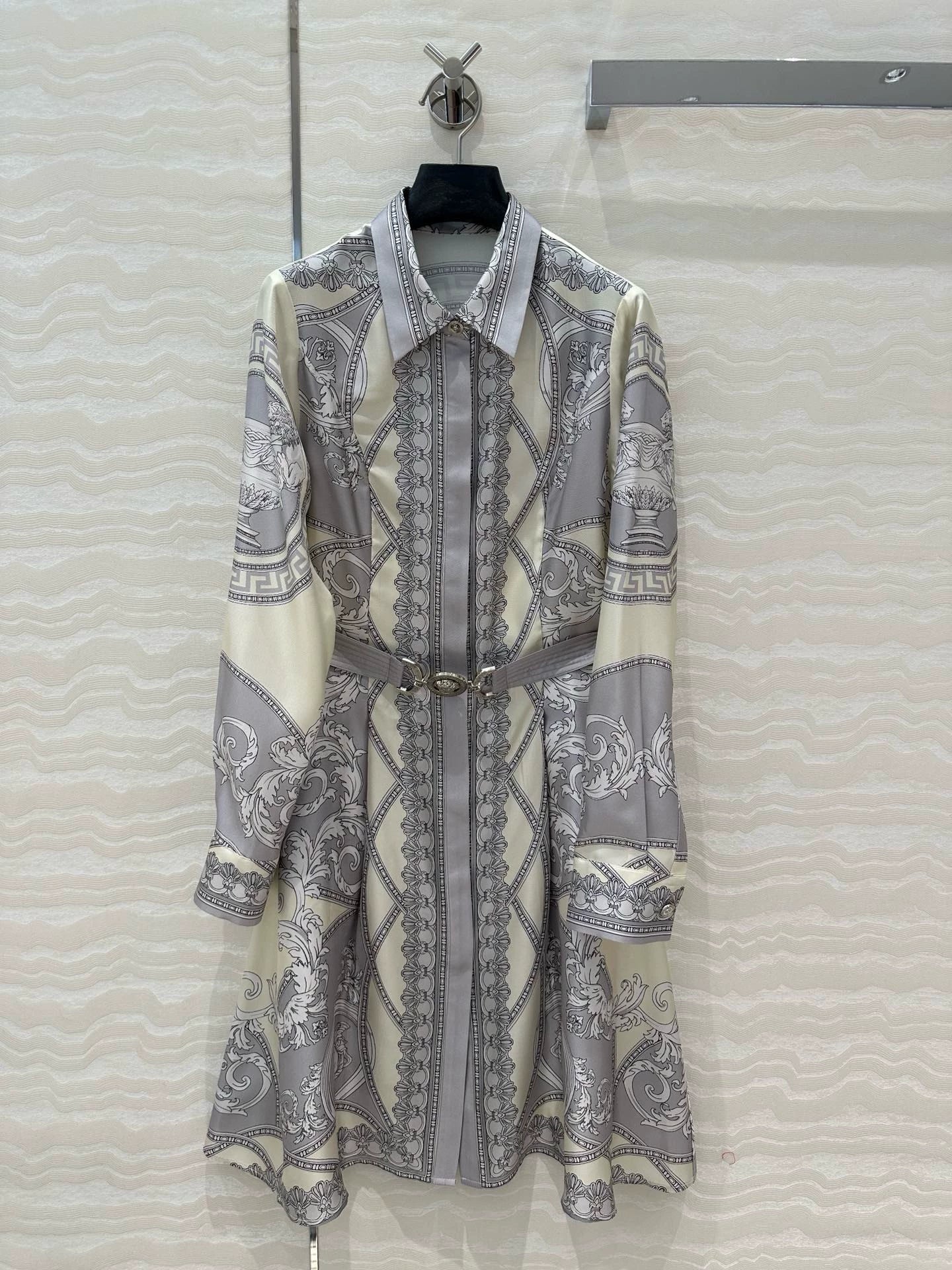 Ve 25 New Printed Silk Dresses