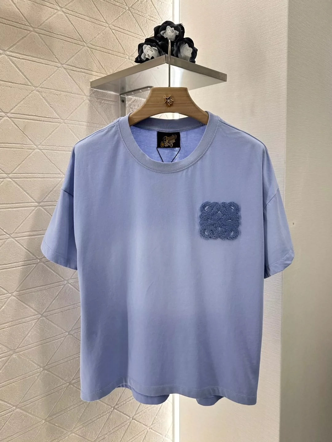 T-shirt à manches courtes et col rond avec motif totem brodé printemps/été LO 25 