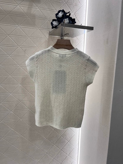 C 25 Spring/Summer New Short Sleeve Knit Top with Pearl Neckline