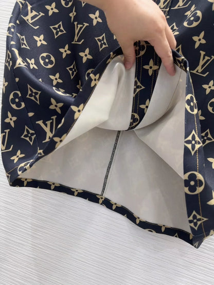 L 25 New Printed Single Breasted Half Skirt
