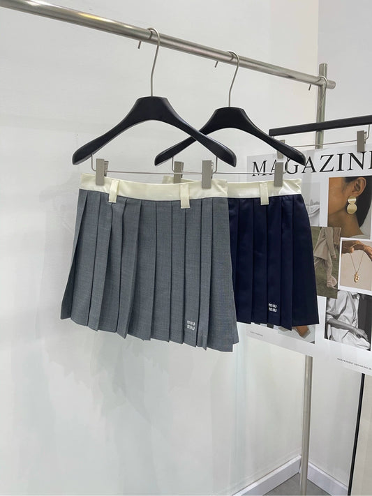 M 25 White-edge colorblock letter pleated skirt