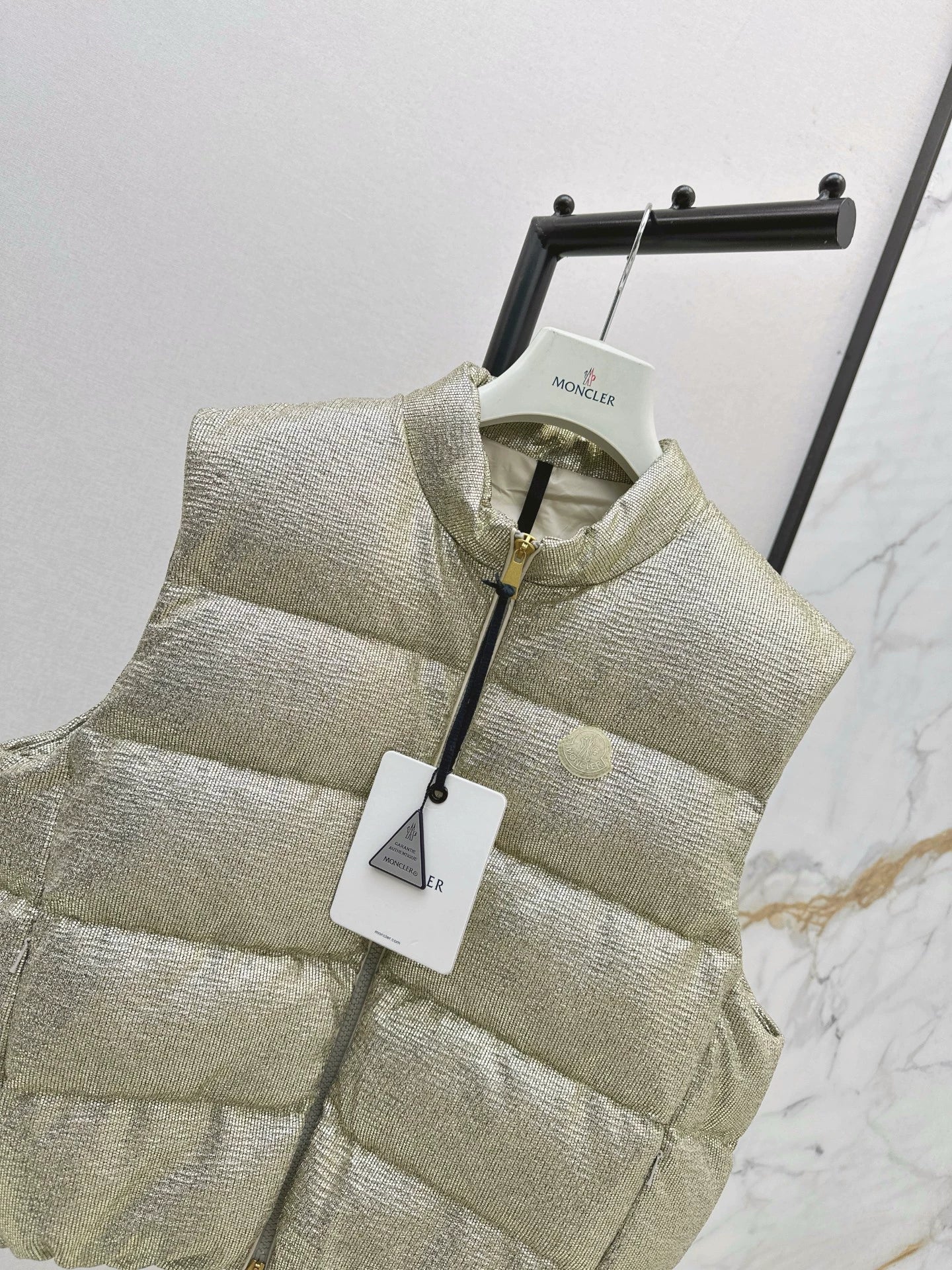 MON 25fw Silver stand collar down vest