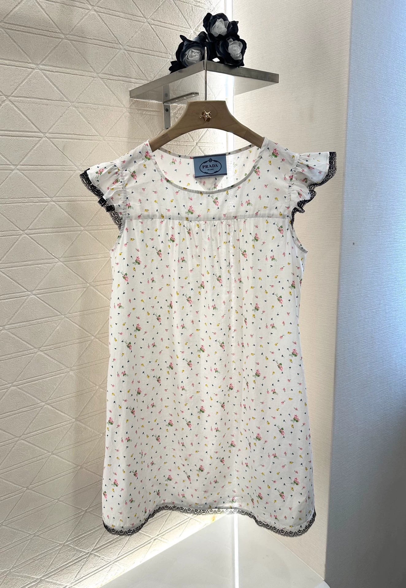 P 25 Lace floral flying sleeve dress
