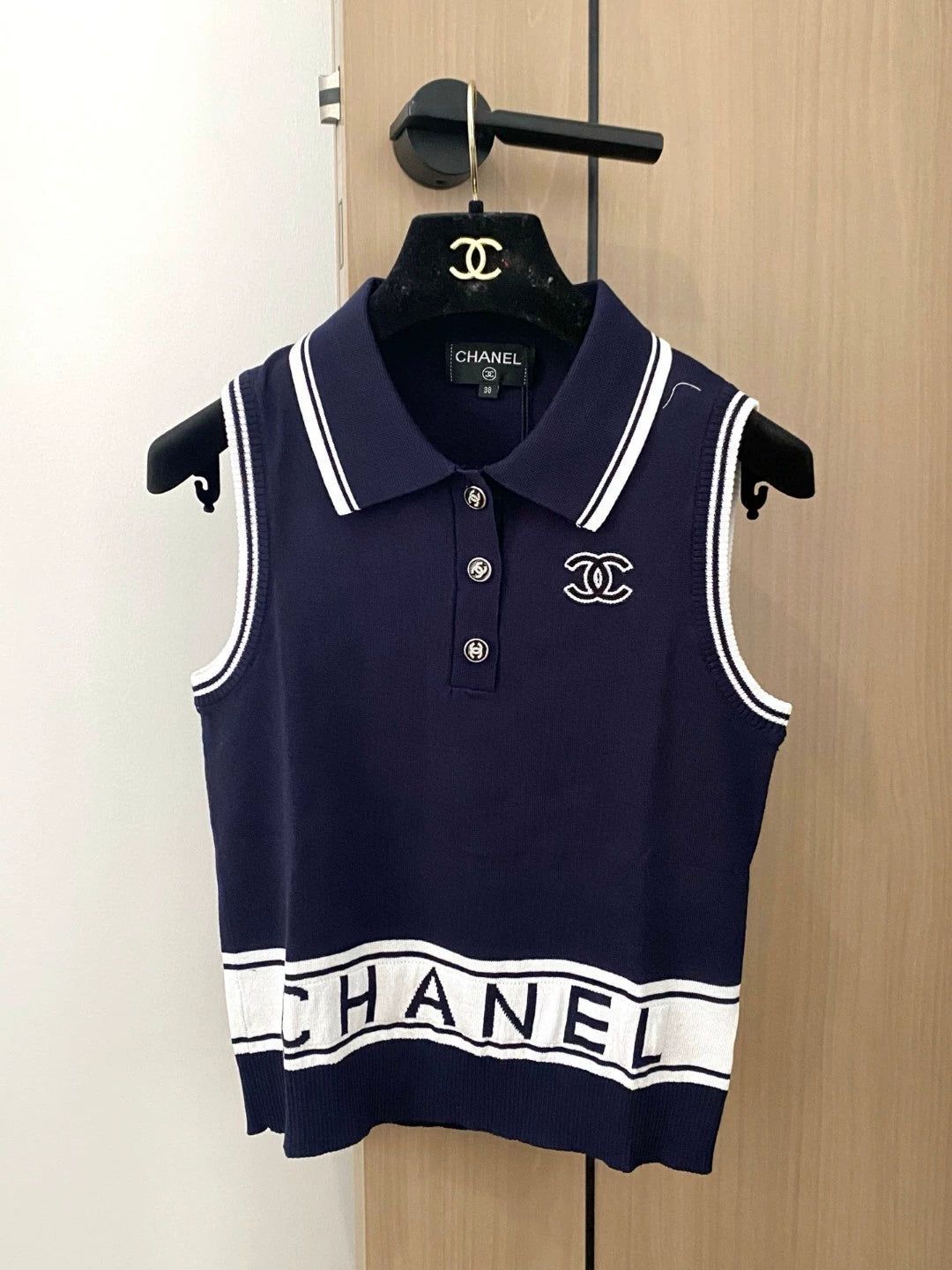 c 25 New Color Clash Letter Stripe Button Down Collar Sleeveless Knit Tank Top