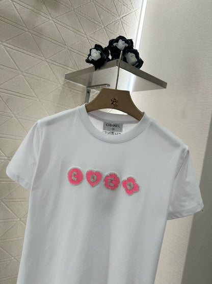 T-shirt à manches courtes avec lettres brodées et perles C 25 