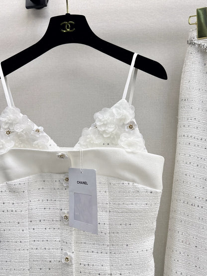 C New Spring/Summer 3D Flower Embellished Camisole with Waist Chain, High-Waisted Skirt